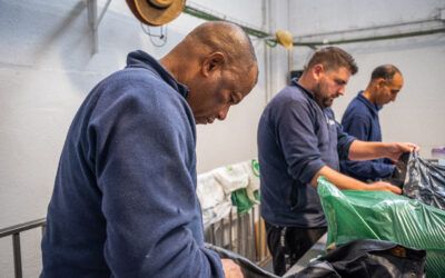 La economía social de Cáritas Diocesana de Urgell consolida la gestión del textil como herramienta de inserción y sostenibilidad
